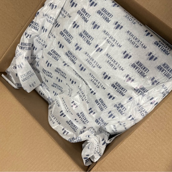 Portland Leather Shoulder Bag in Coldbrew - Picture 6 of 9